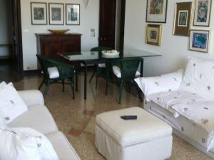 affitto annuale - appartamento comodo piazza e mare